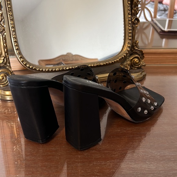 Black heels - Picture 2 of 3